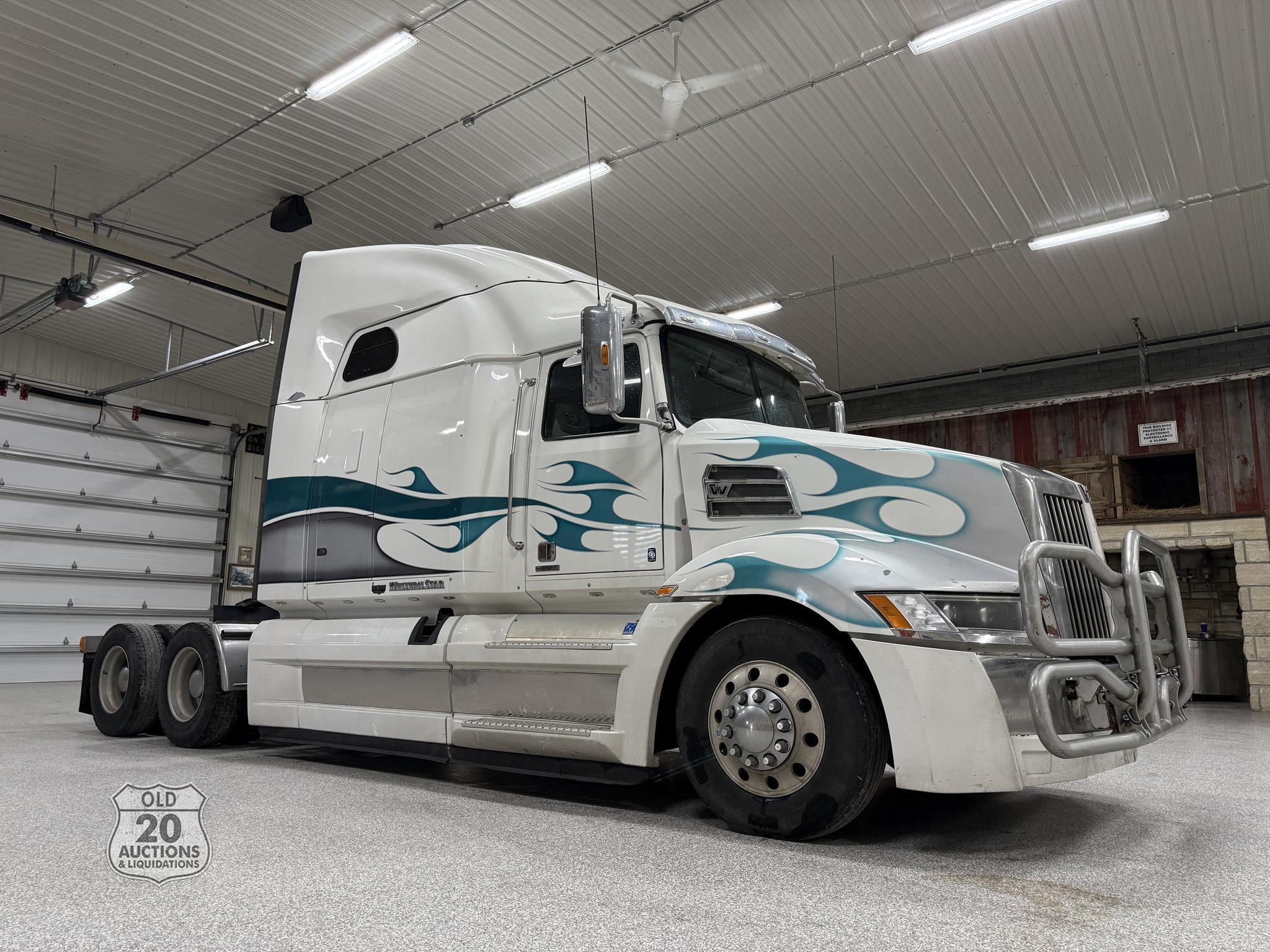 2016 Western Star 5700XE Equipment Image0