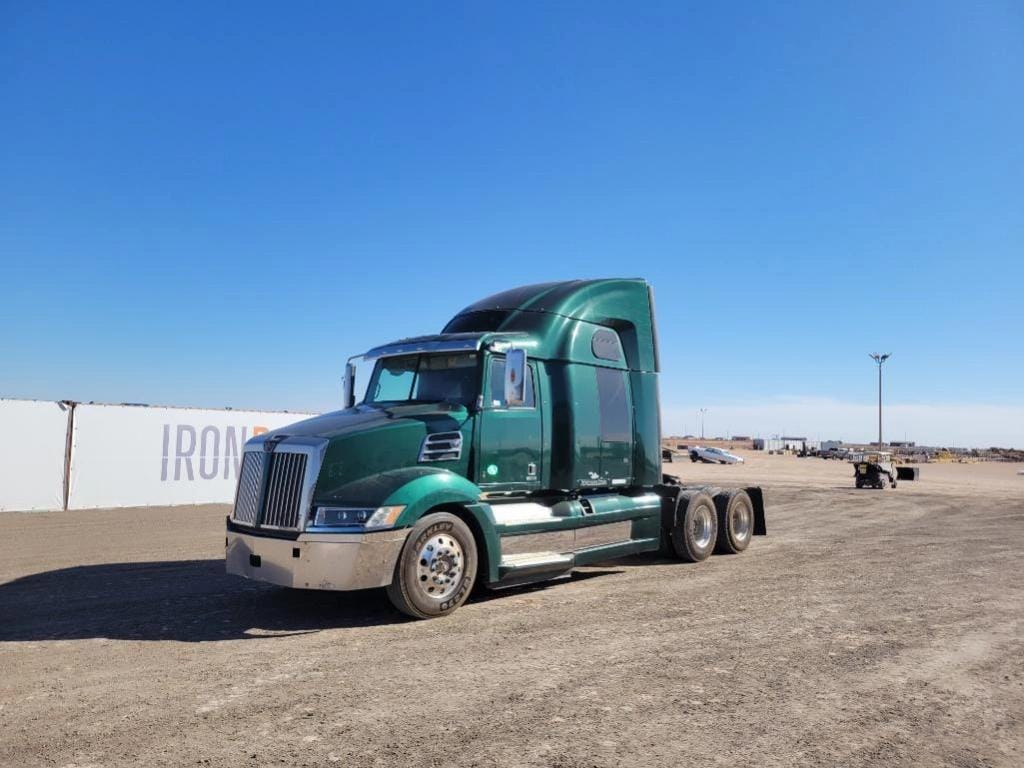 2016 Western Star 5700XE Equipment Image0