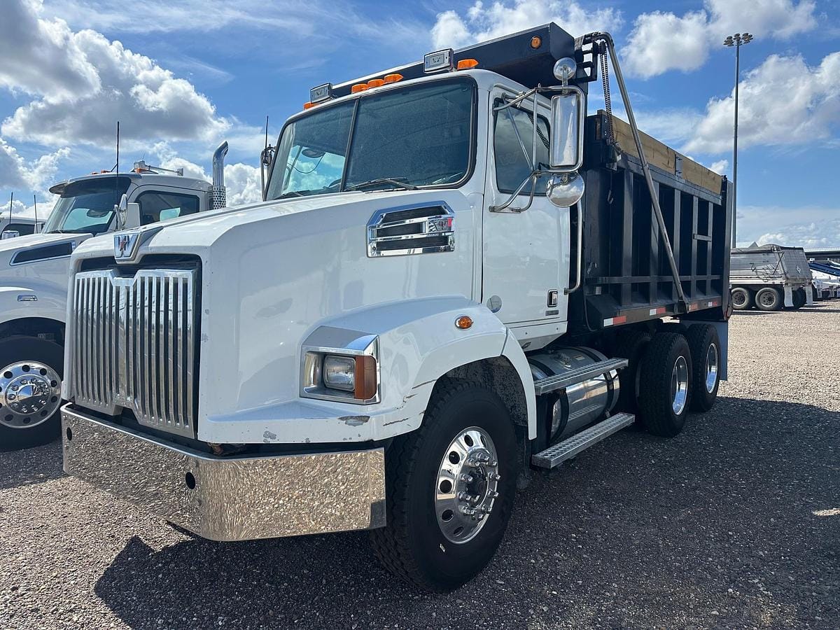 Main image International Workstar 7400