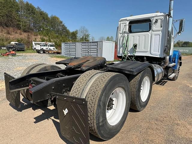 Image of Western Star 4700 equipment image 4