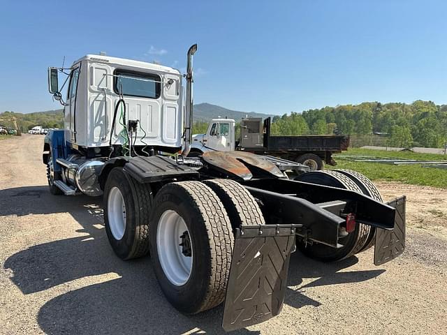 Image of Western Star 4700 equipment image 2