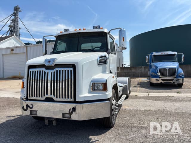 Image of Western Star 4700 equipment image 1