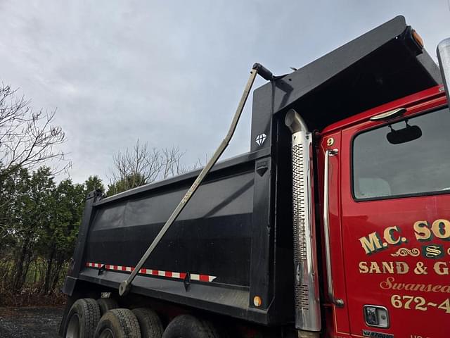 Image of Western Star 4700SF equipment image 4