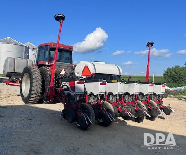 2016 White 9100 Equipment Image0
