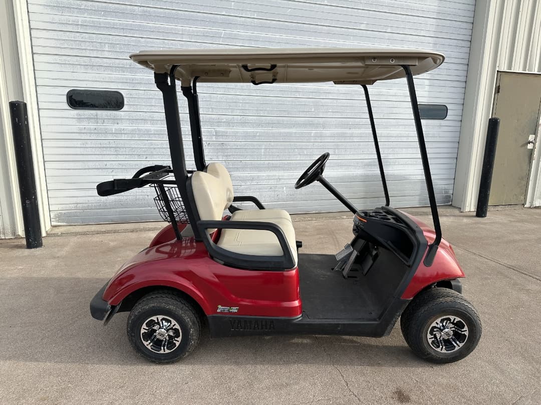 Image of Yamaha Golf Cart Image 1