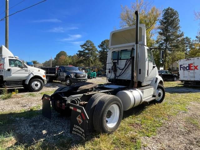 Image of International 8600 equipment image 4