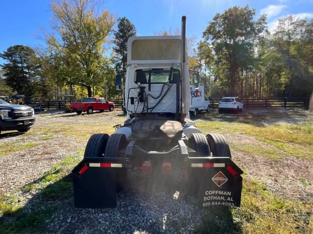 Image of International 8600 equipment image 3