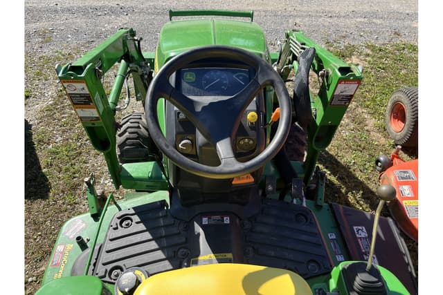 Image of John Deere 1023E equipment image 4