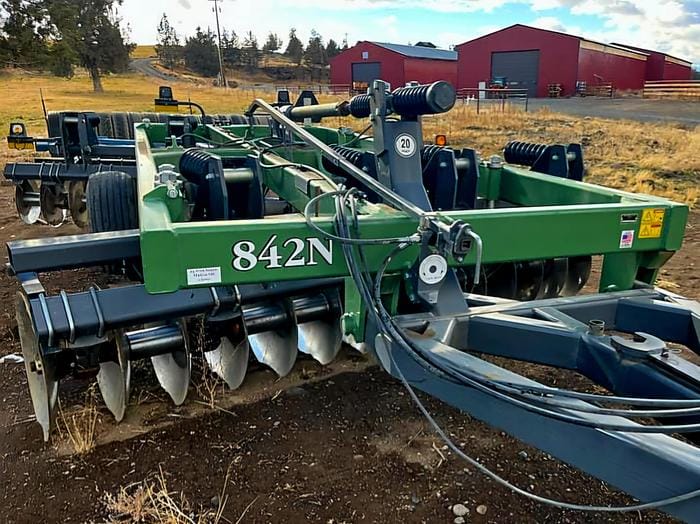 2017 Wishek 842N Equipment Image0