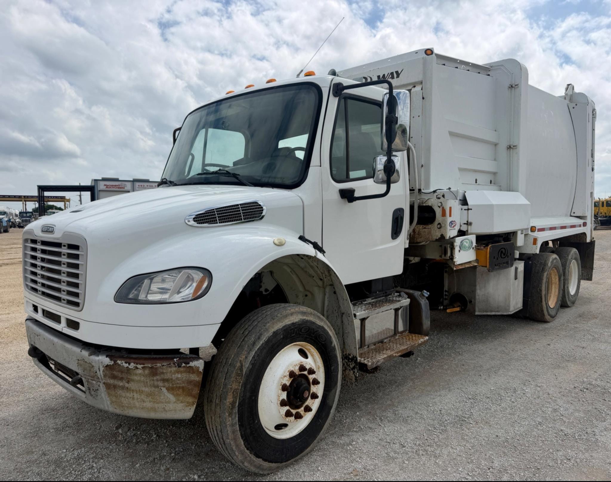 2017 Freightliner M2 Equipment Image0