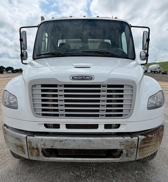 Image of Freightliner M2 equipment image 1