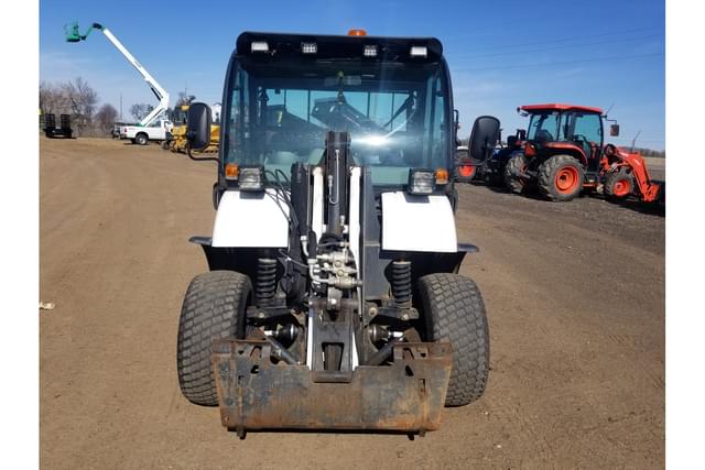 Image of Bobcat Toolcat 5600 equipment image 1