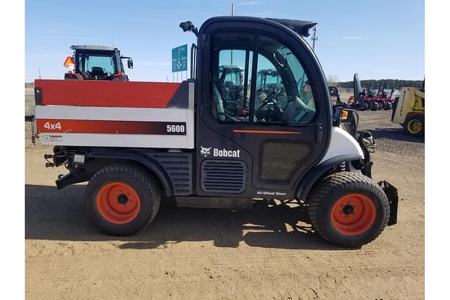 Image of Bobcat Toolcat 5600 equipment image 2