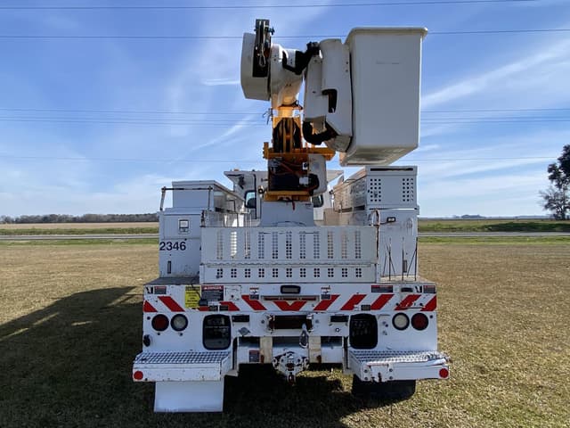 Image of Freightliner M2 106 equipment image 4