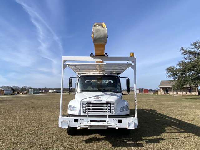 Image of Freightliner M2 106 equipment image 1