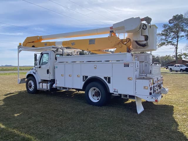 Image of Freightliner M2 106 equipment image 3