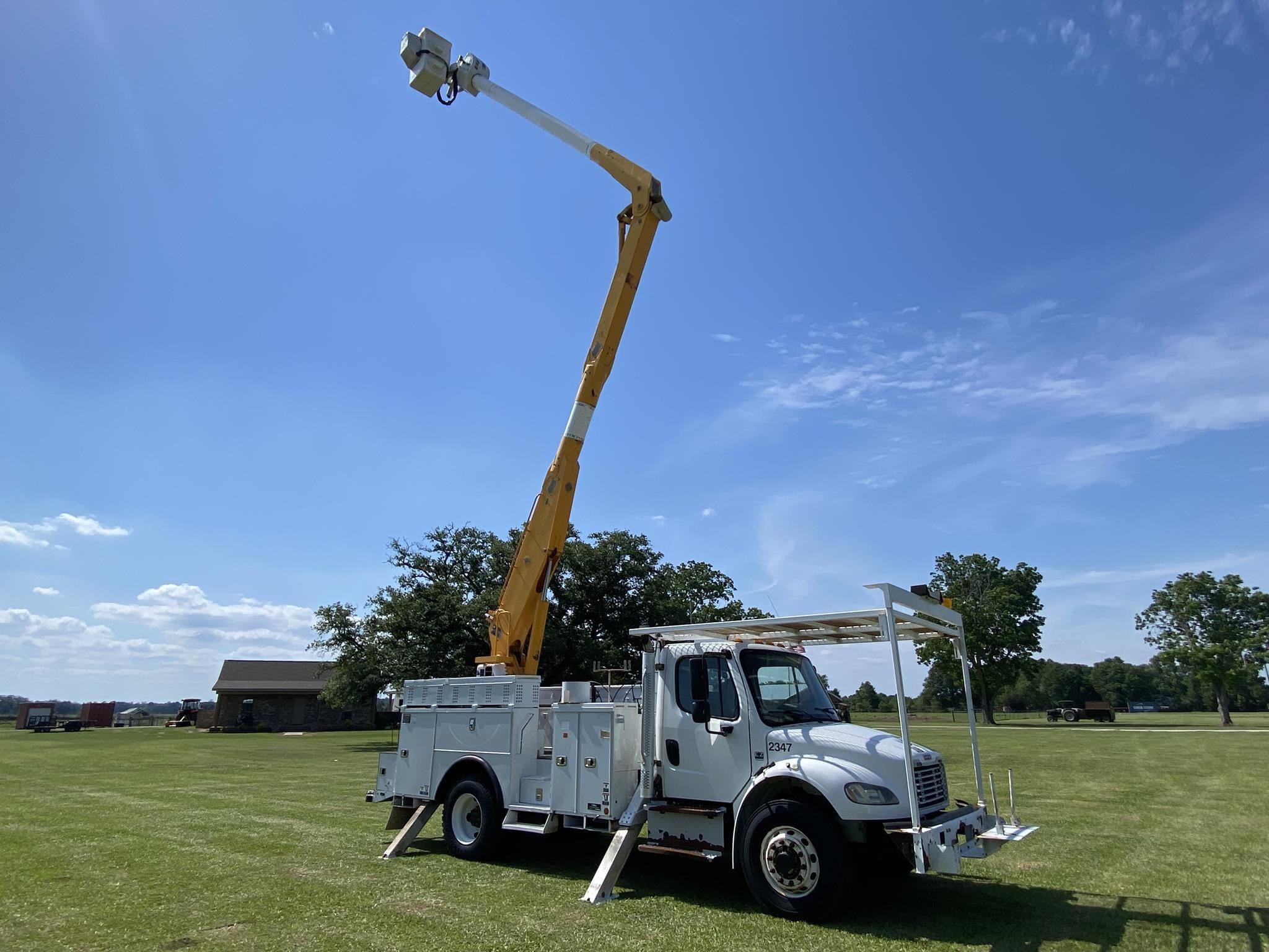 2017 Freightliner M2106 Equipment Image0