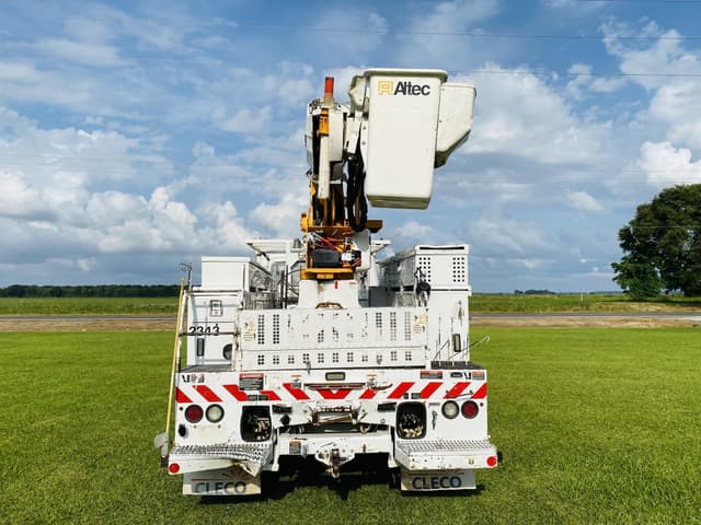 Image of Freightliner M2106 equipment image 4