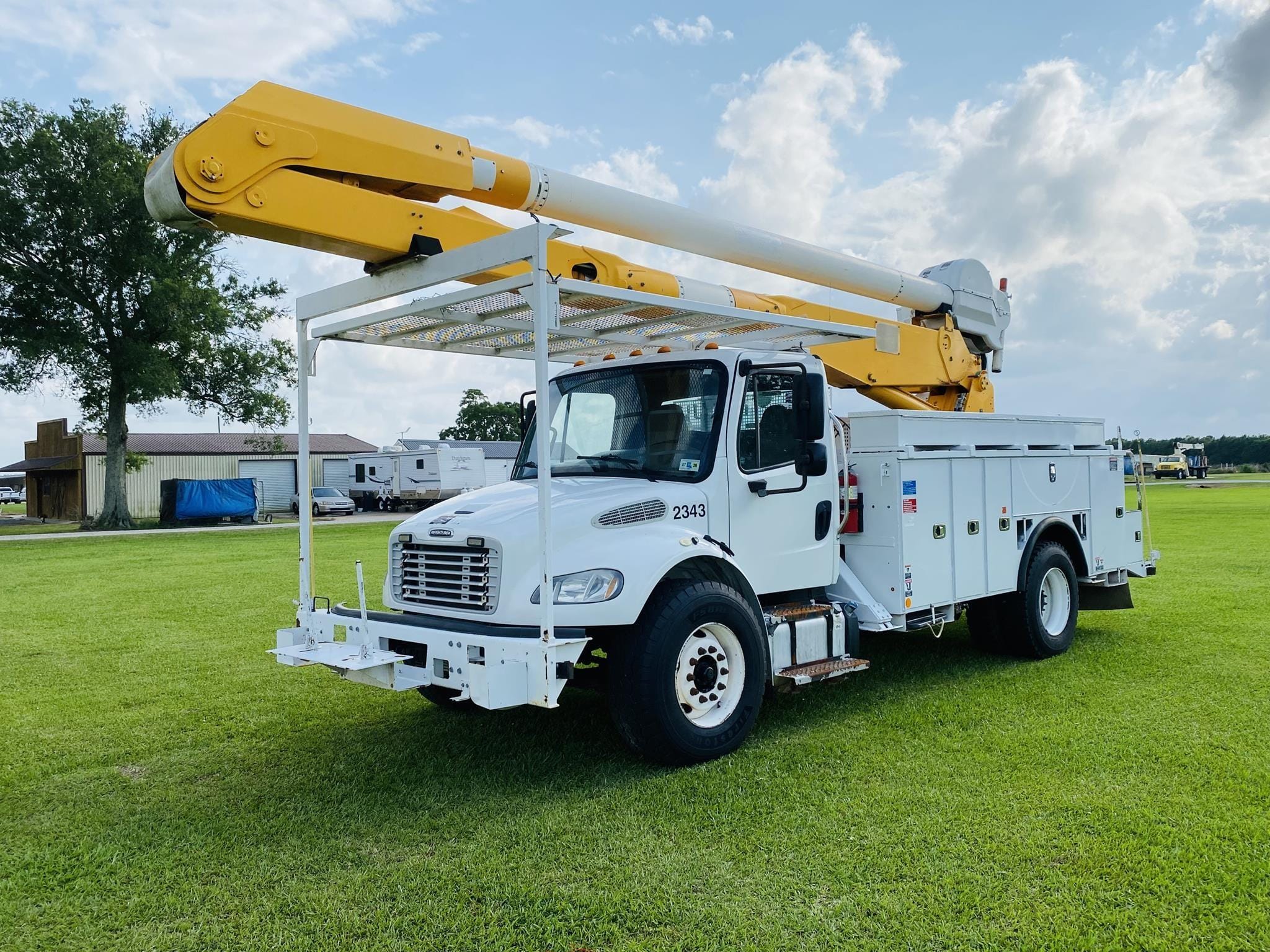 2017 Freightliner M2106 Equipment Image0