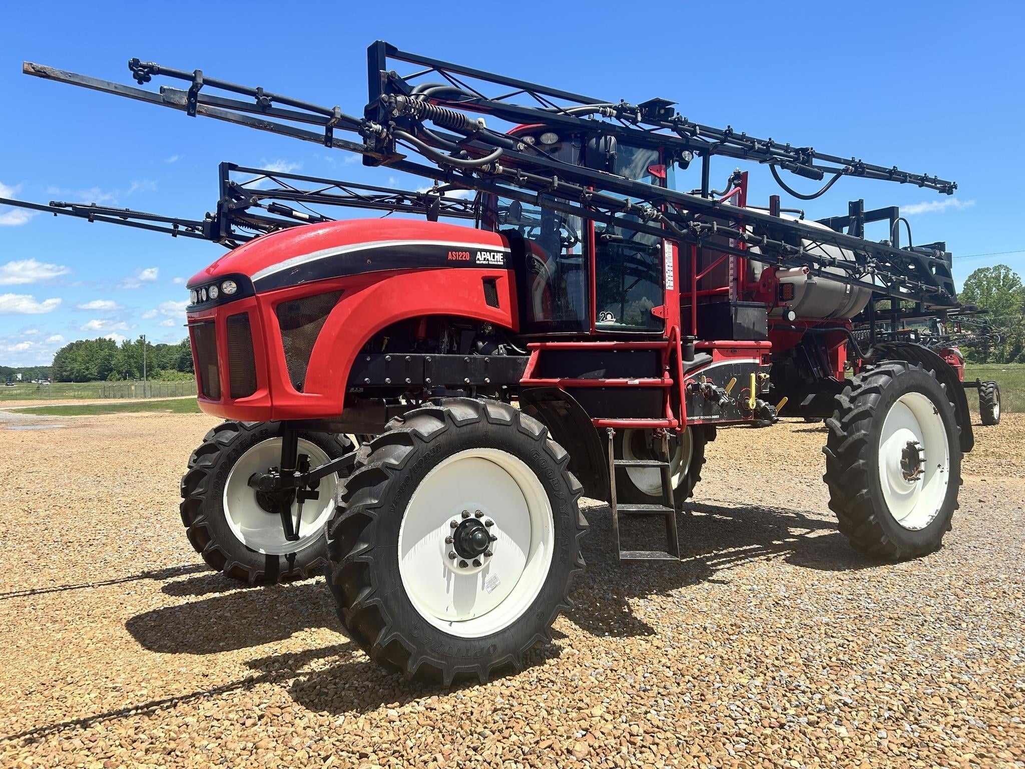 2017 Apache AS1220 Equipment Image0