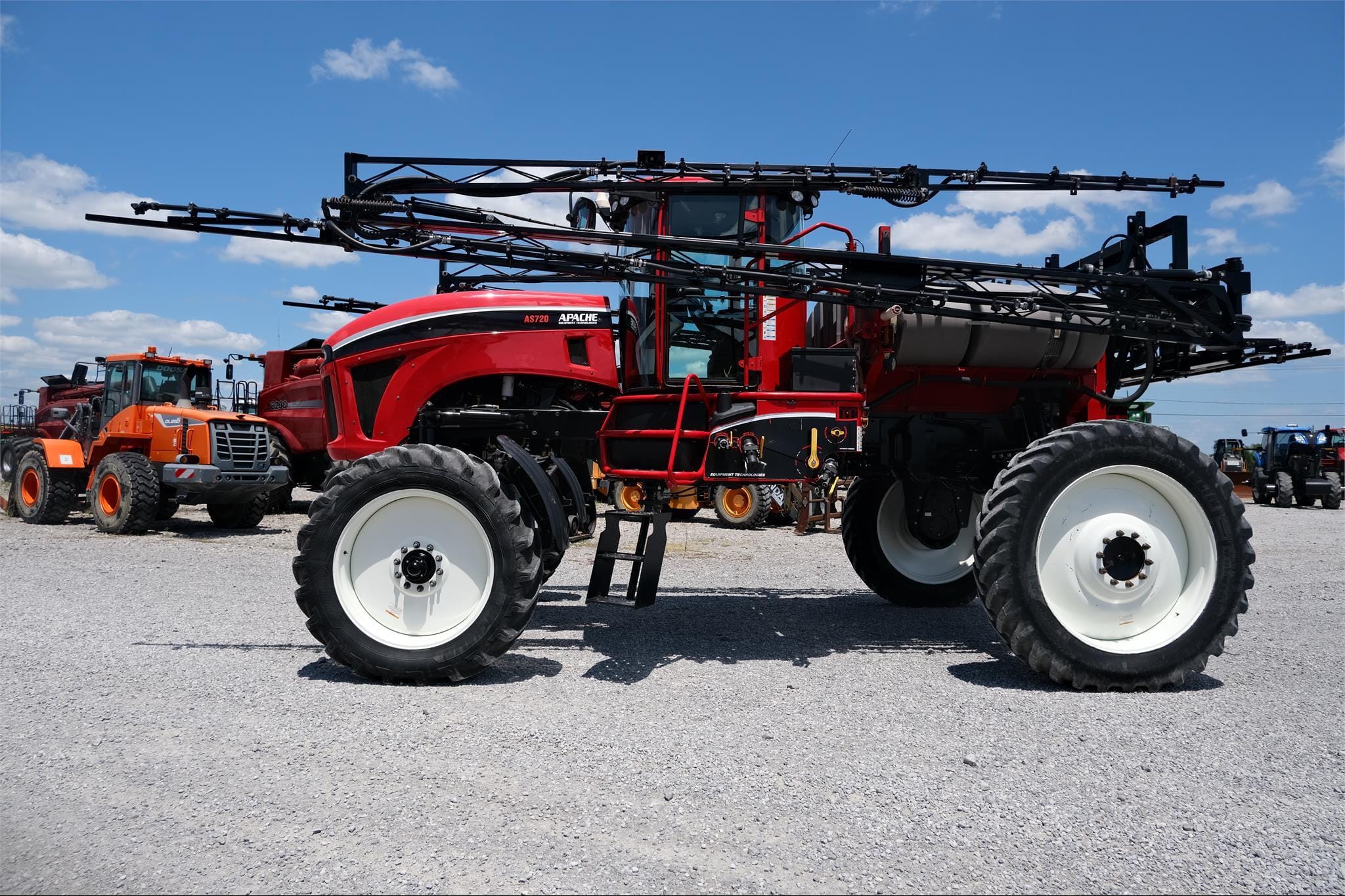 2017 Apache AS720 Equipment Image0