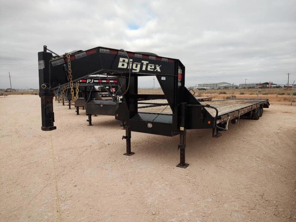 2017 Big Tex 22GN-35BK+5MR Equipment Image0
