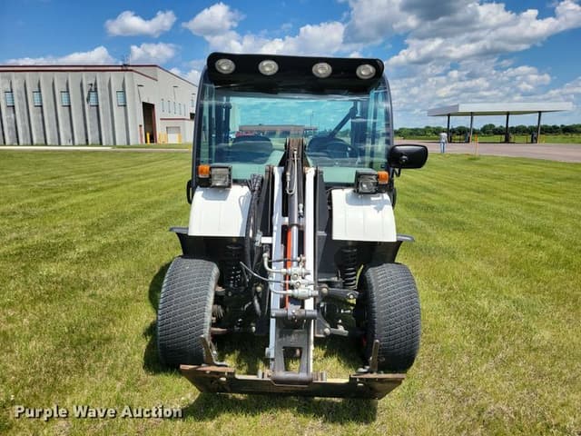 Image of Bobcat Toolcat 5600 equipment image 1