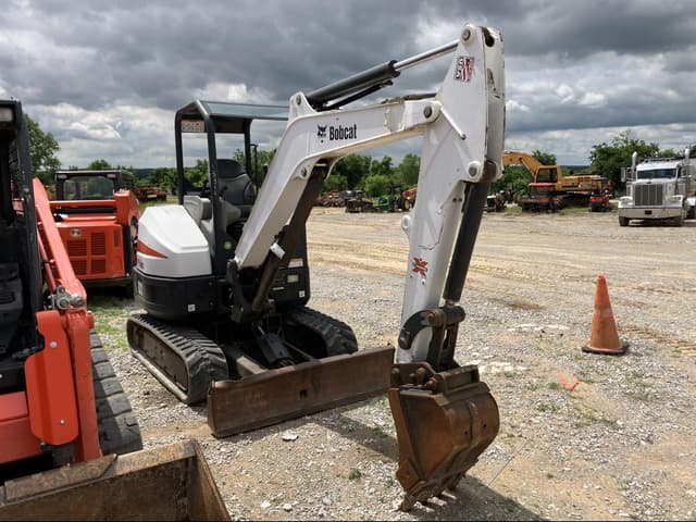Image of Bobcat E32 equipment image 1