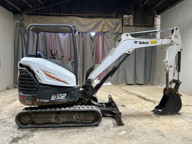 Image of Bobcat E32i equipment image 3