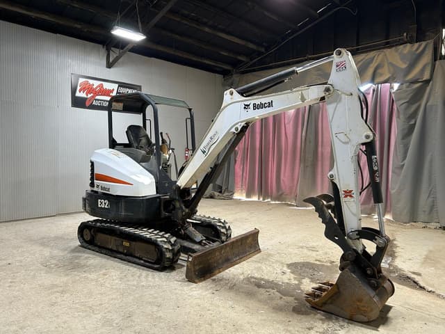 Image of Bobcat E32i equipment image 4