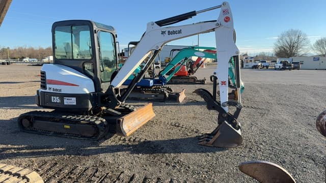 Image of Bobcat E35 equipment image 3