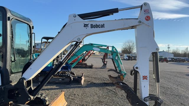Image of Bobcat E35 equipment image 4