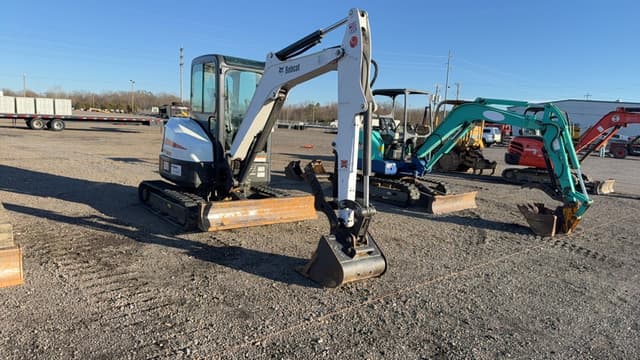 Image of Bobcat E35 equipment image 2