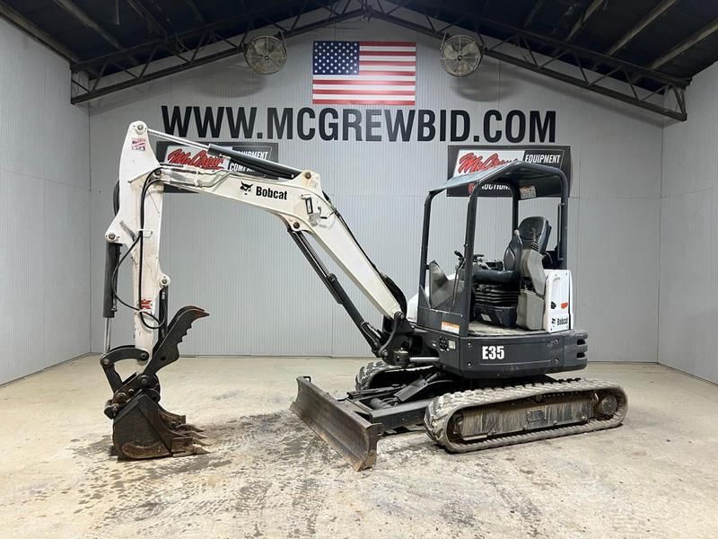 2017 Bobcat E35 Equipment Image0