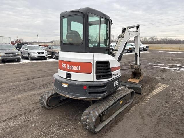 Image of Bobcat E35 equipment image 2