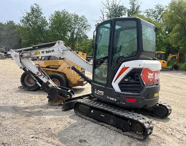 Image of Bobcat E35 equipment image 2