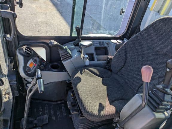 Image of Bobcat E35i equipment image 4