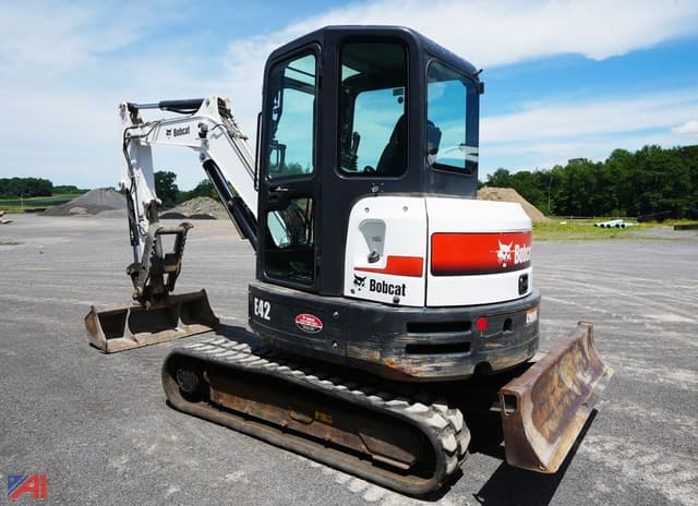 Image of Bobcat E42 equipment image 3