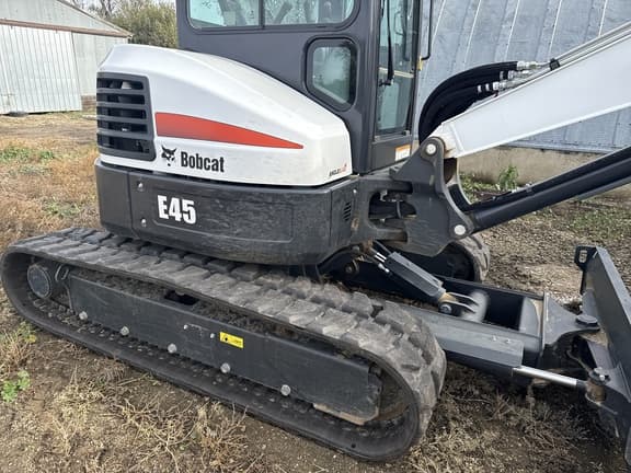 Image of Bobcat E45 equipment image 3