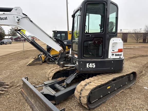 Image of Bobcat E45 equipment image 3