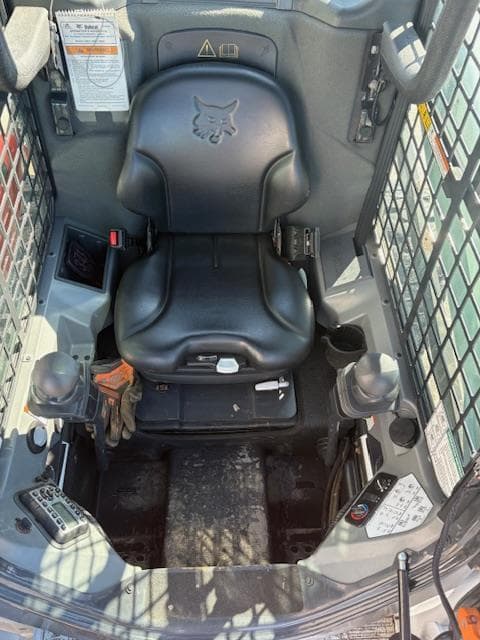 Image of Bobcat S570 equipment image 4