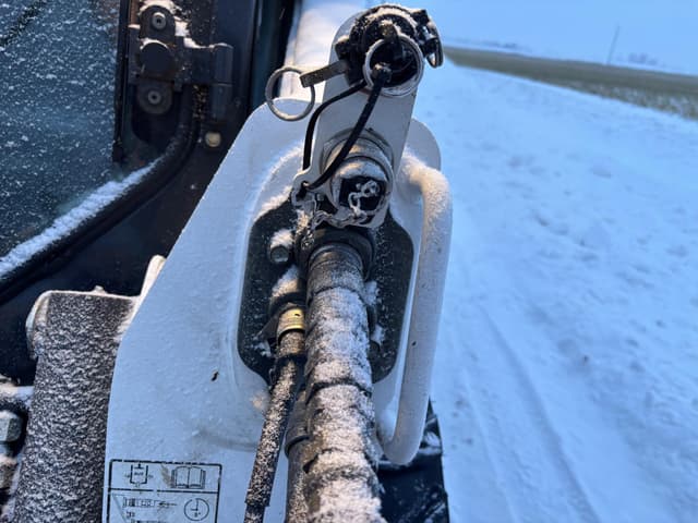 Image of Bobcat S570 equipment image 4