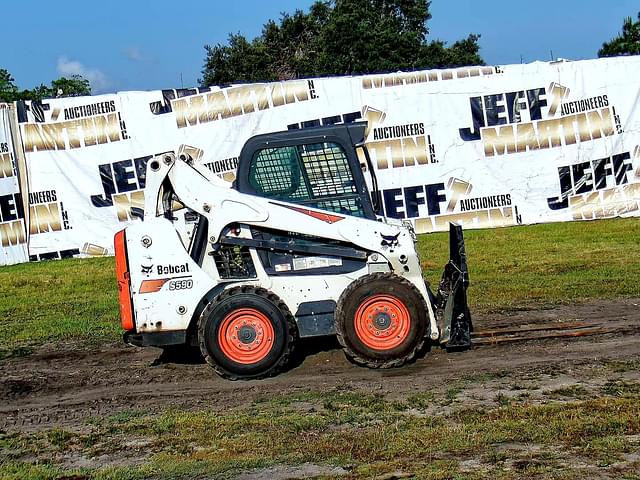 Image of Bobcat S590 equipment image 2
