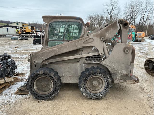 Image of Bobcat S740 equipment image 3