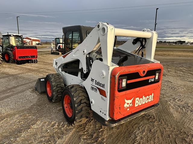 Image of Bobcat S740 equipment image 2