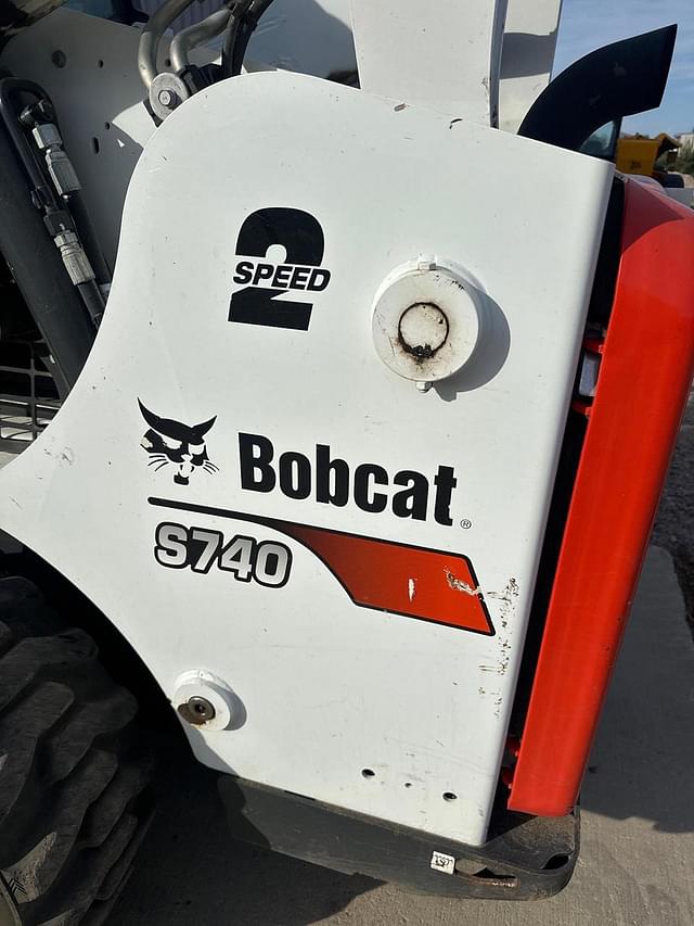 Image of Bobcat S740 equipment image 4