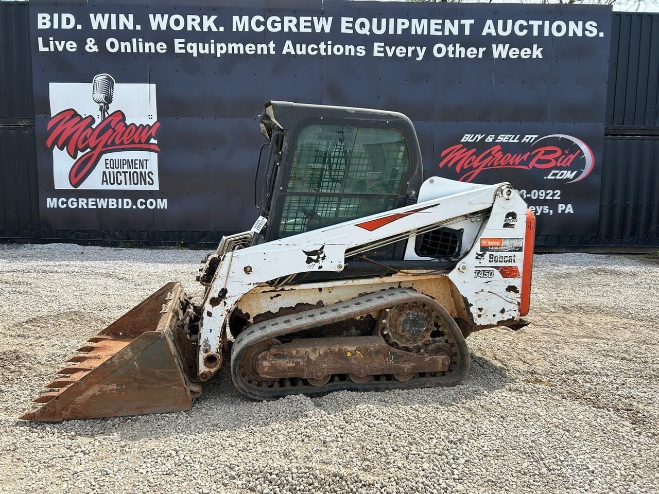2017 Bobcat T450 Equipment Image0