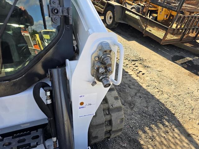 Image of Bobcat B950 equipment image 4