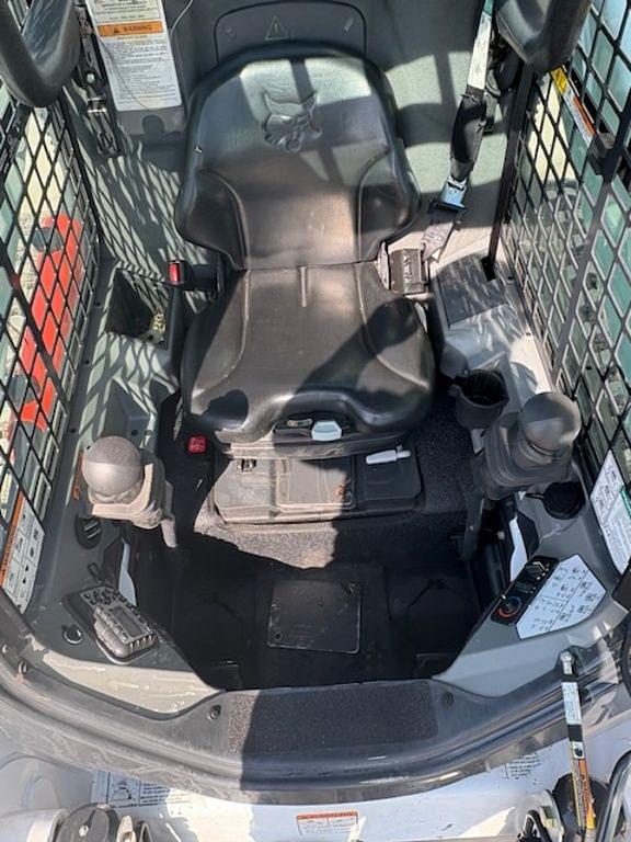 Image of Bobcat T650 equipment image 4