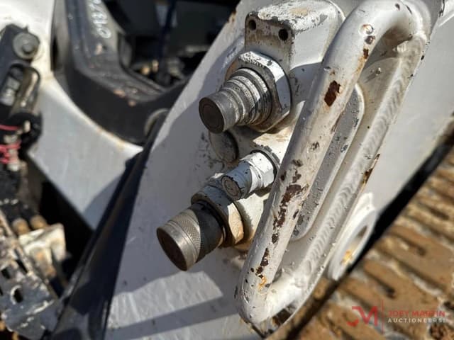 Image of Bobcat T650 equipment image 4